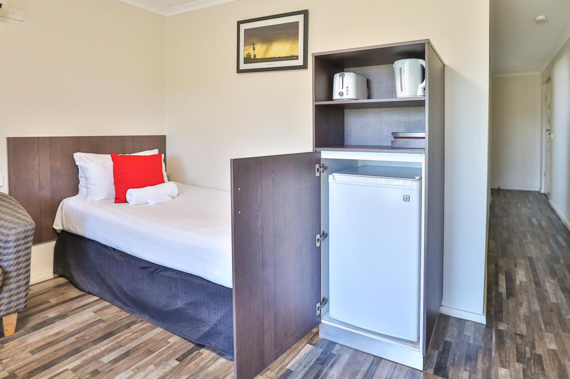 Boulevard Motor Motel 3*