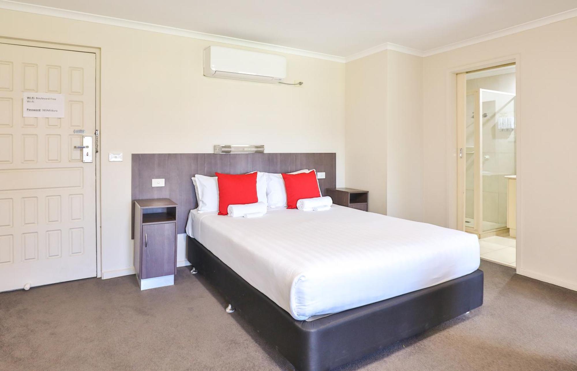 Boulevard Motor Motel 3*