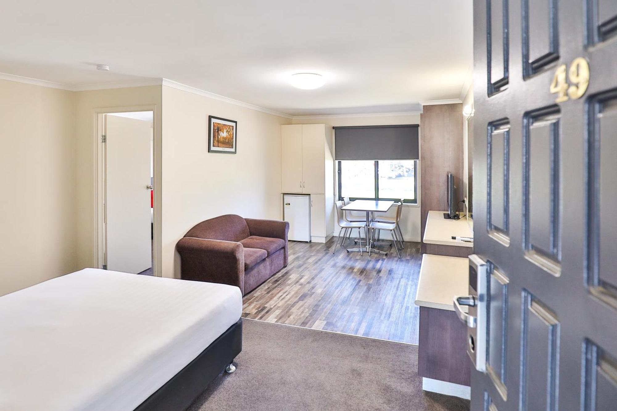 Boulevard Motor Motel 3*