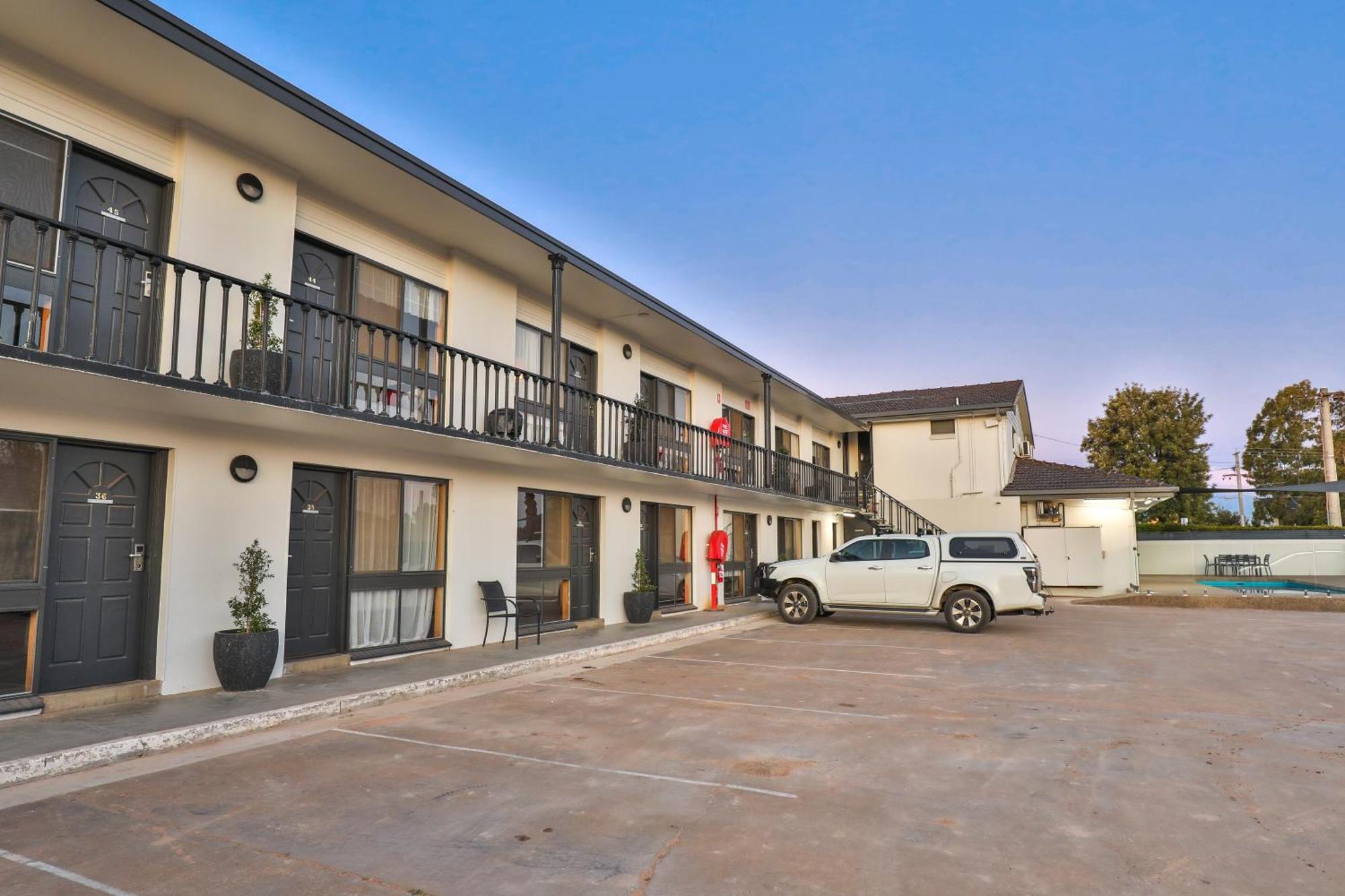 Boulevard Motor Motel