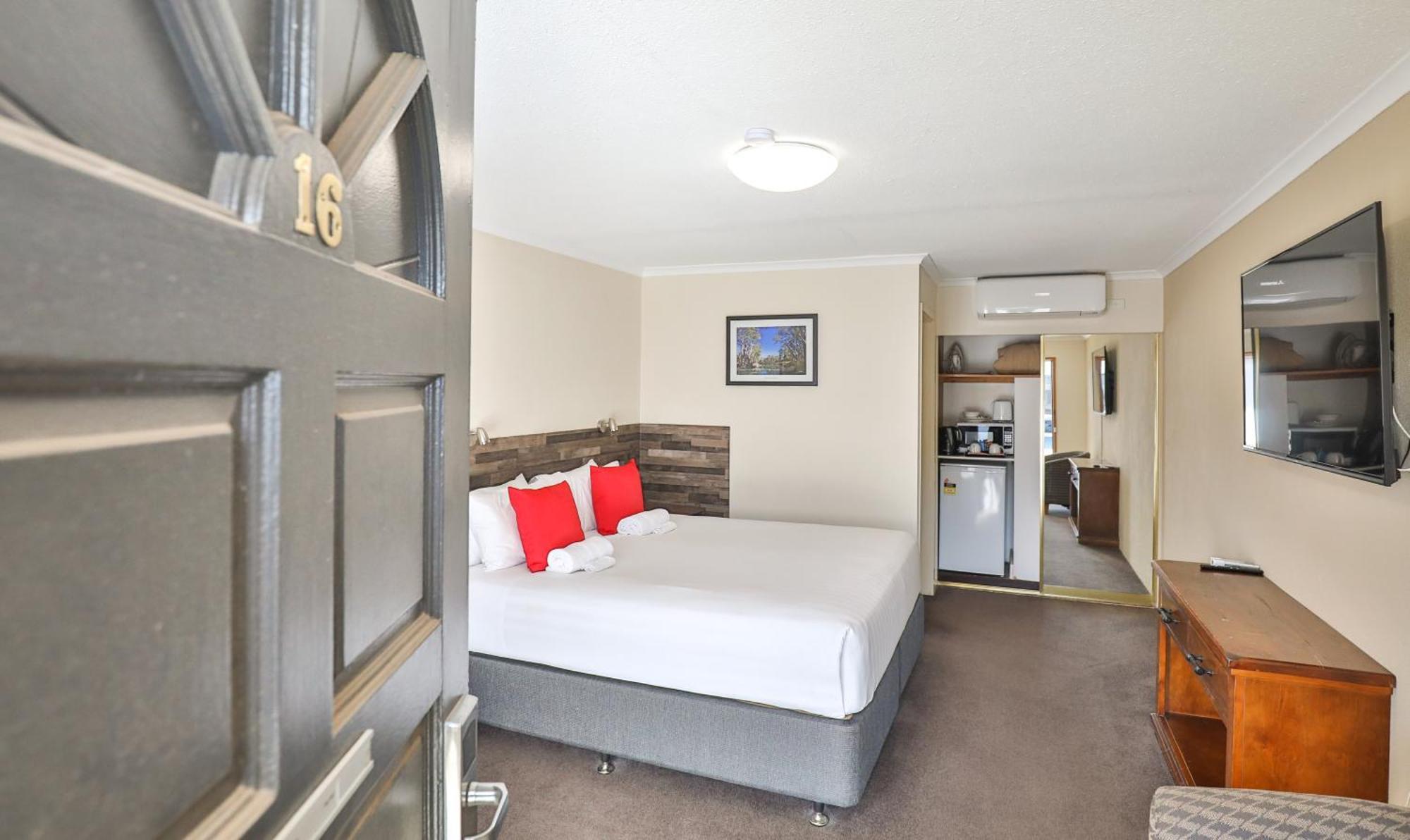 Boulevard Motor Motel 3*