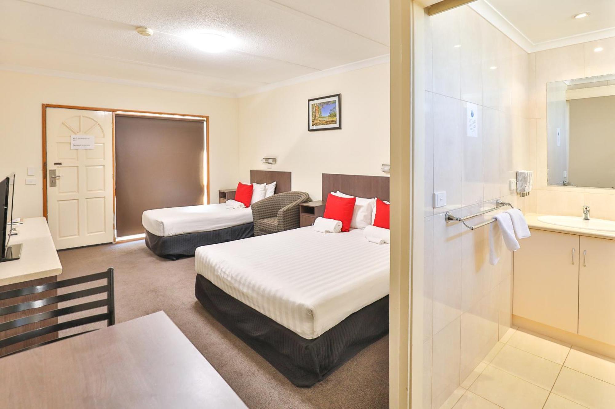 Boulevard Motor Motel 3*